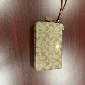 Double pocket wristlet in signature canvas